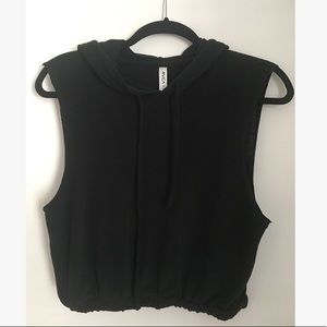 Sleeveless cropped hoodie